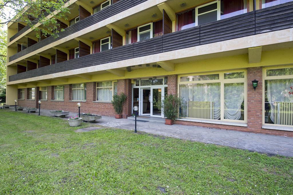 Familia Hotel Balatonboglar Exterior photo