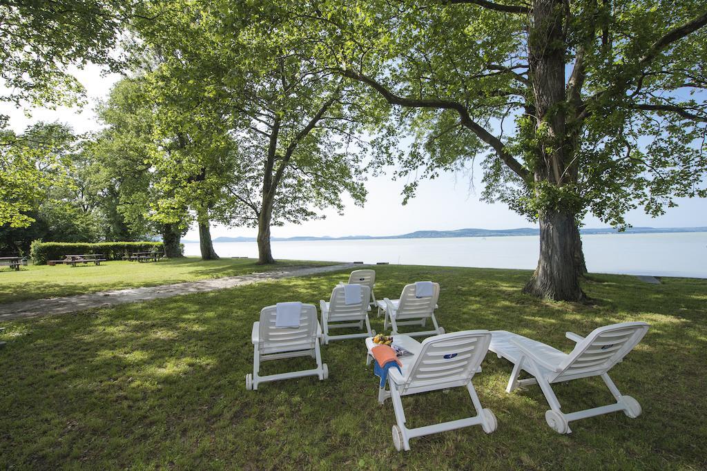 Familia Hotel Balatonboglar Exterior photo