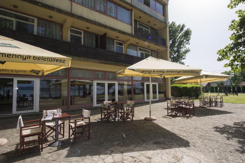 Familia Hotel Balatonboglar Exterior photo