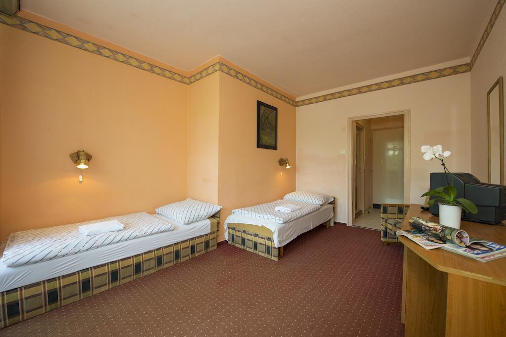 Familia Hotel Balatonboglar Room photo