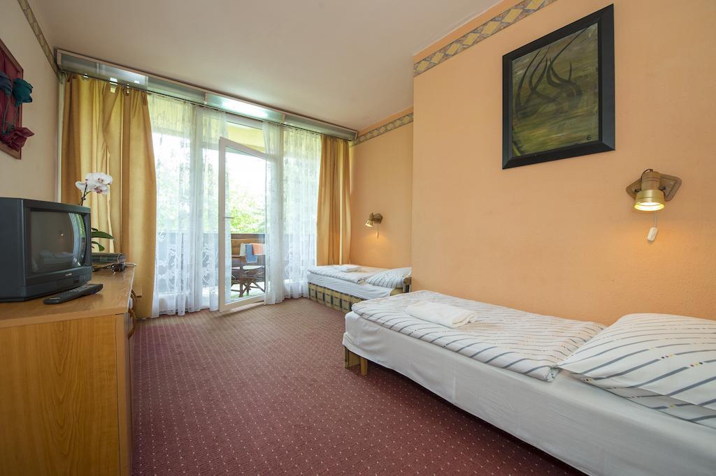 Familia Hotel Balatonboglar Room photo