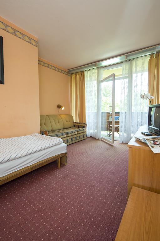 Familia Hotel Balatonboglar Room photo