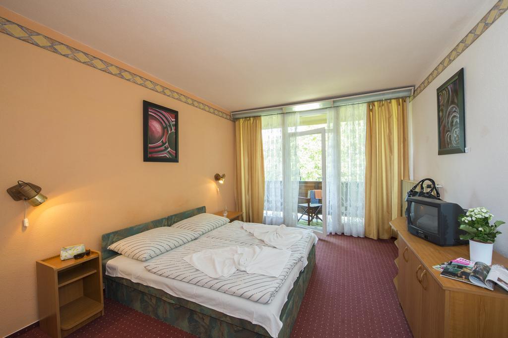 Familia Hotel Balatonboglar Room photo