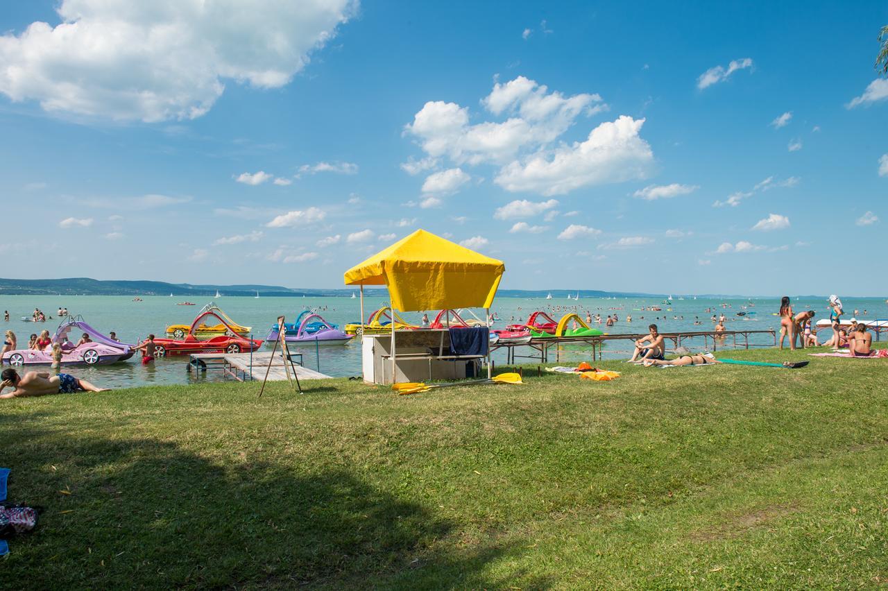 Familia Hotel Balatonboglar Exterior photo